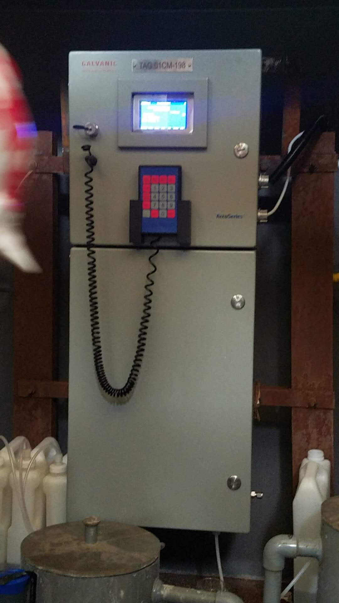 2019年金川集團(tuán)化工有限責(zé)任公司離子濃度分析儀安裝(圖1)